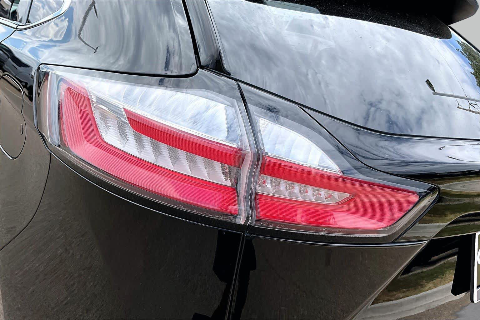 Used 2022 Ford Edge Titanium AWD/4WD image 31