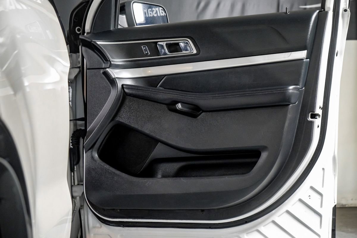 Used 2017 Ford Explorer XLT w/ Equipment Group 202A FWD image 35