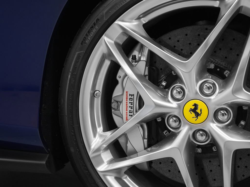 Certified 2025 Ferrari Roma Spider RWD image 13