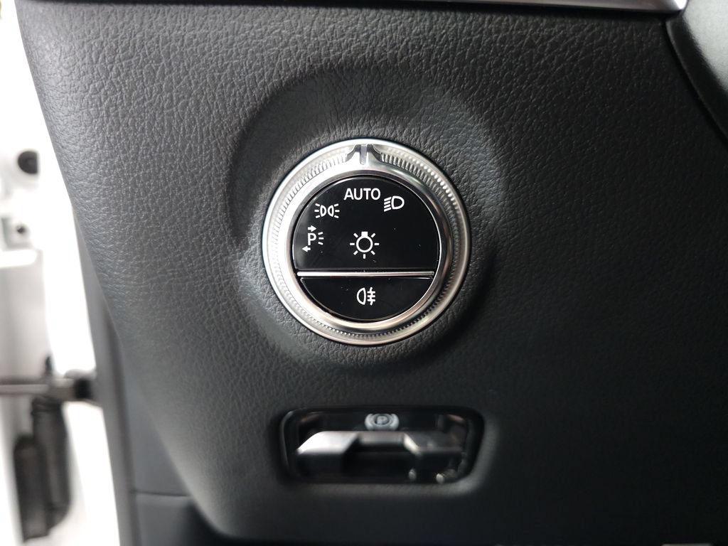 Certified 2026 Mercedes-Benz C 300 4MATIC Sedan image 9