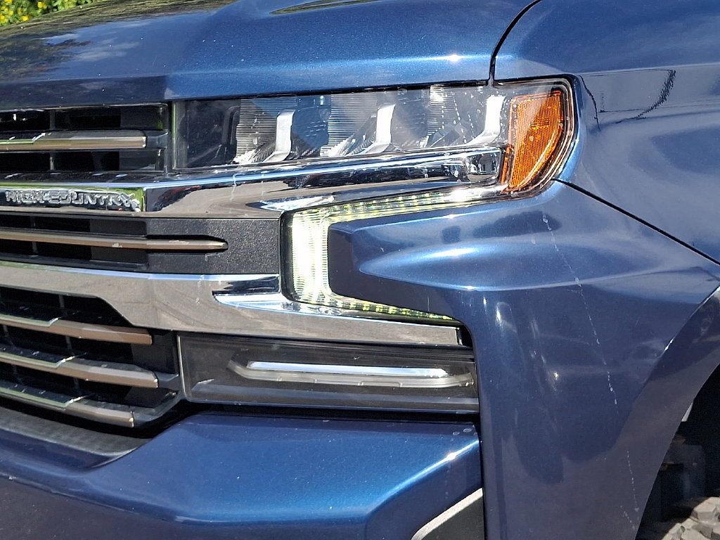 Used 2021 Chevrolet Silverado 1500 High Country w/ Technology Package AWD/4WD image 9