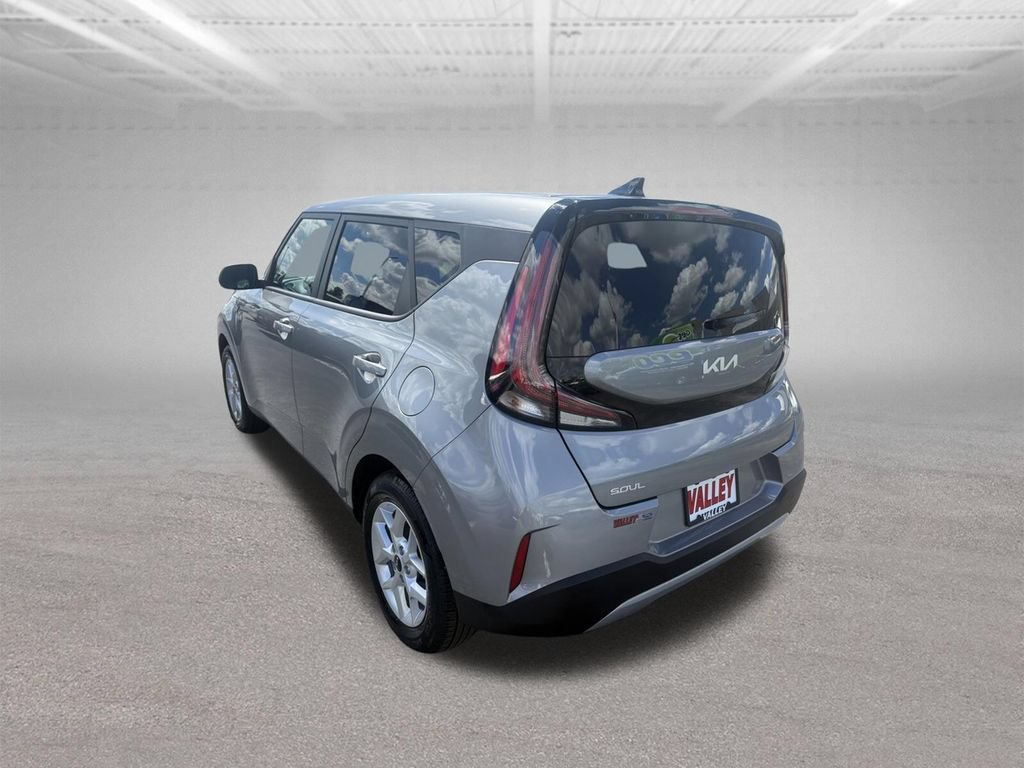 Used 2025 Kia Soul LX w/ LX Technology Package FWD image 6