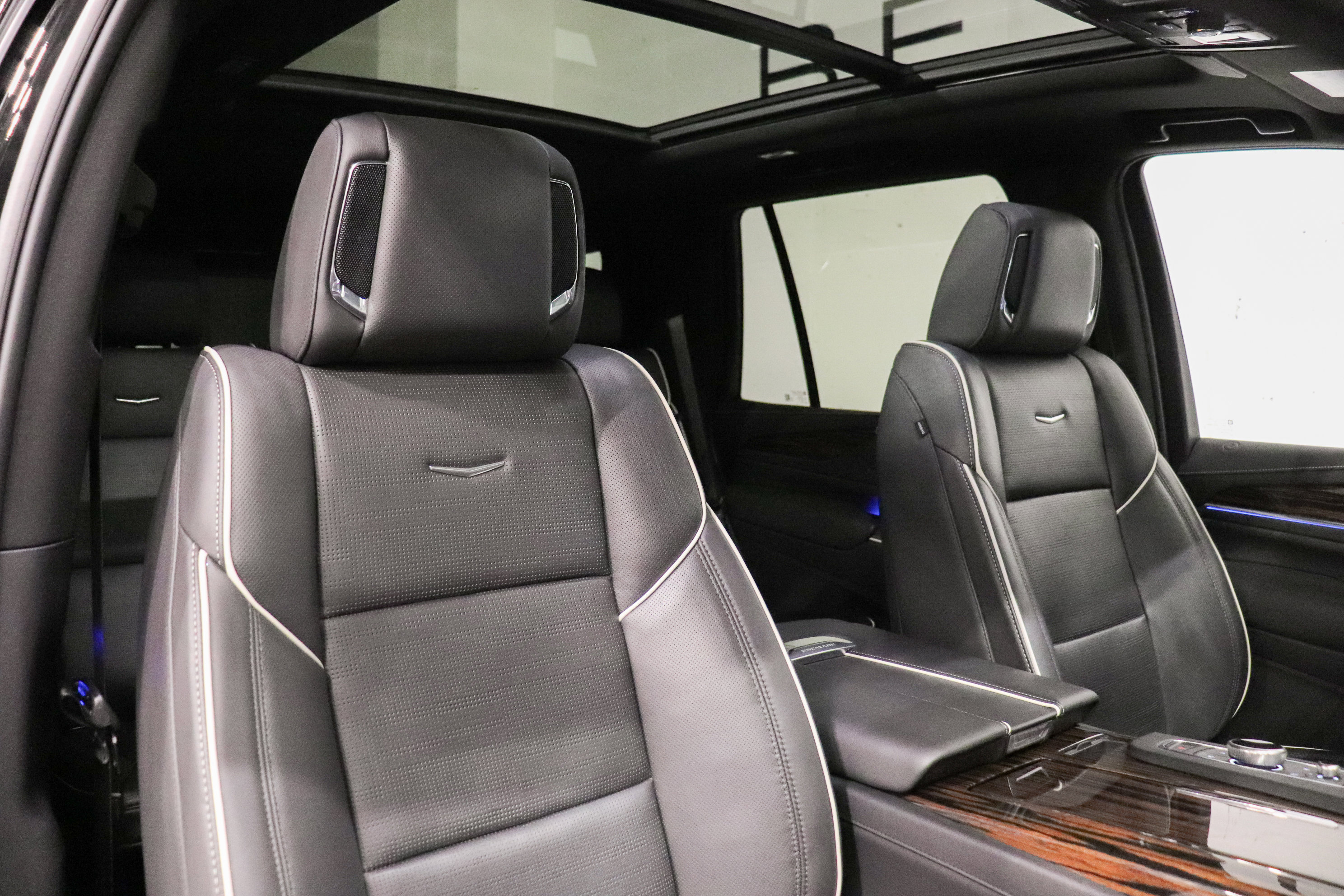 Used 2022 Cadillac Escalade Premium Luxury image 15