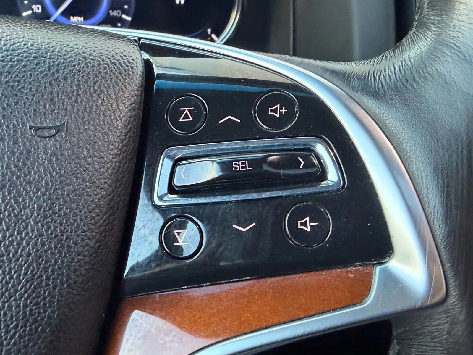 Used 2018 Cadillac Escalade ESV Luxury AWD/4WD image 23