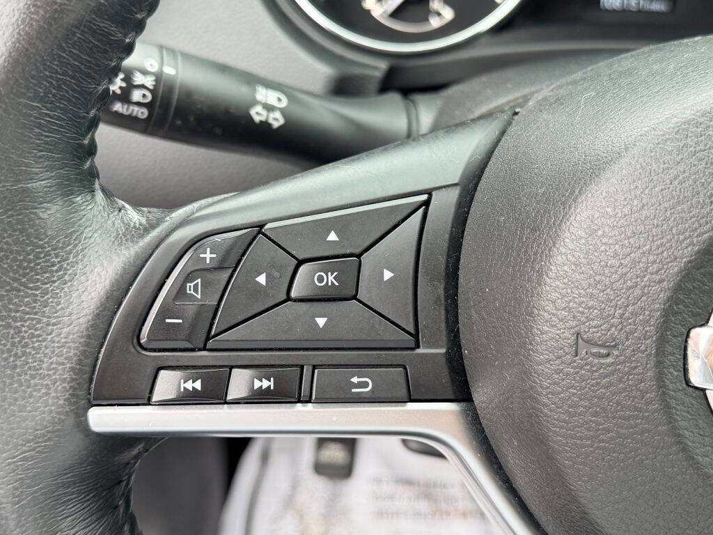 Used 2017 Nissan Rogue SV image 14