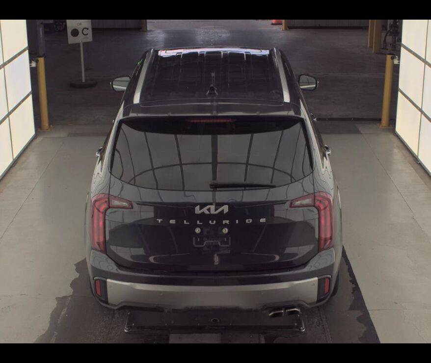 Used 2025 Kia Telluride S FWD image 9