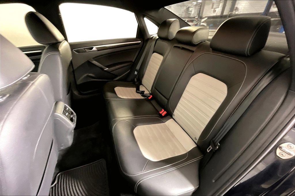 Used 2018 Volkswagen Passat 3.6 image 37