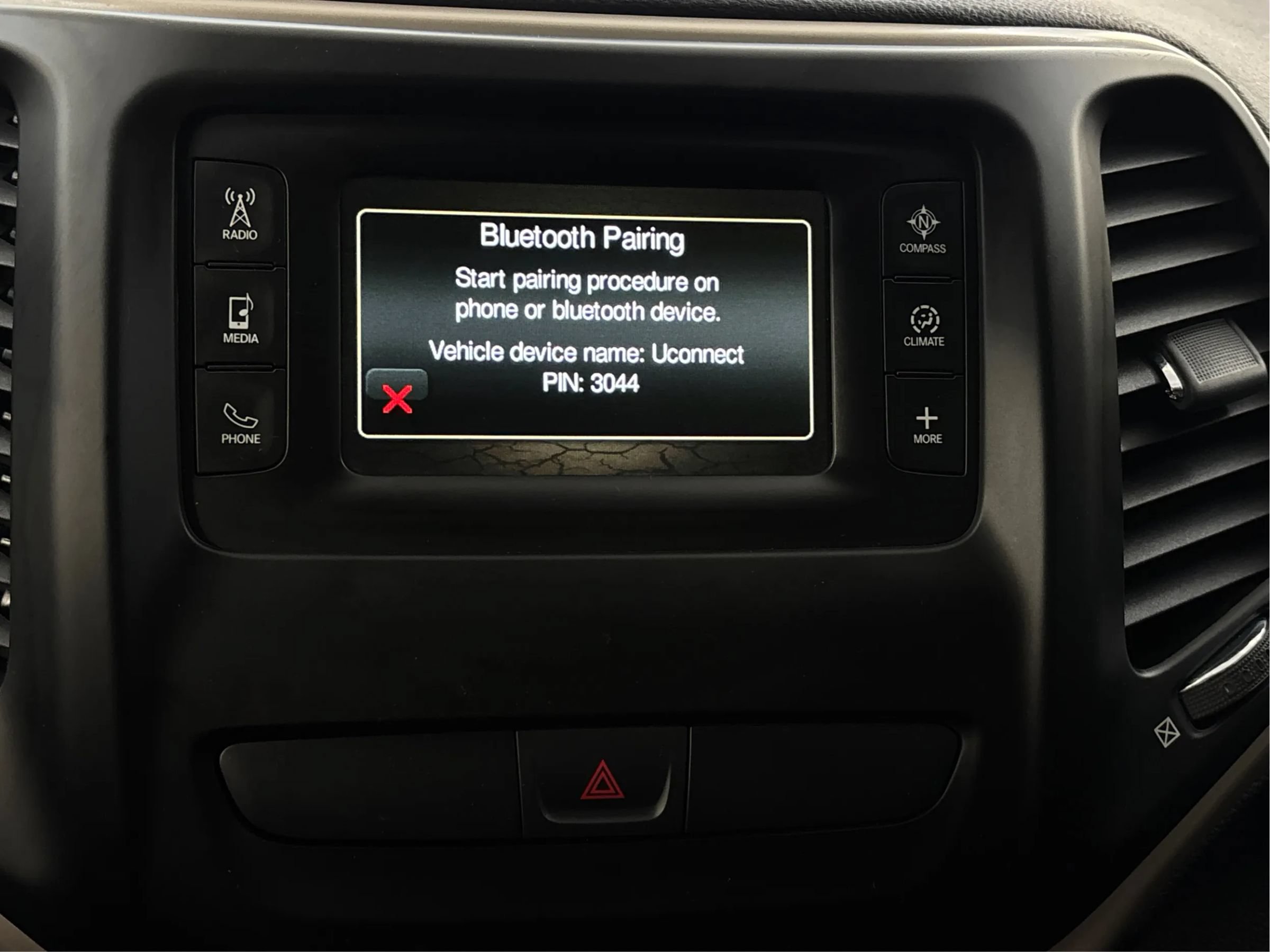 Used 2017 Jeep Cherokee Latitude AWD/4WD image 40