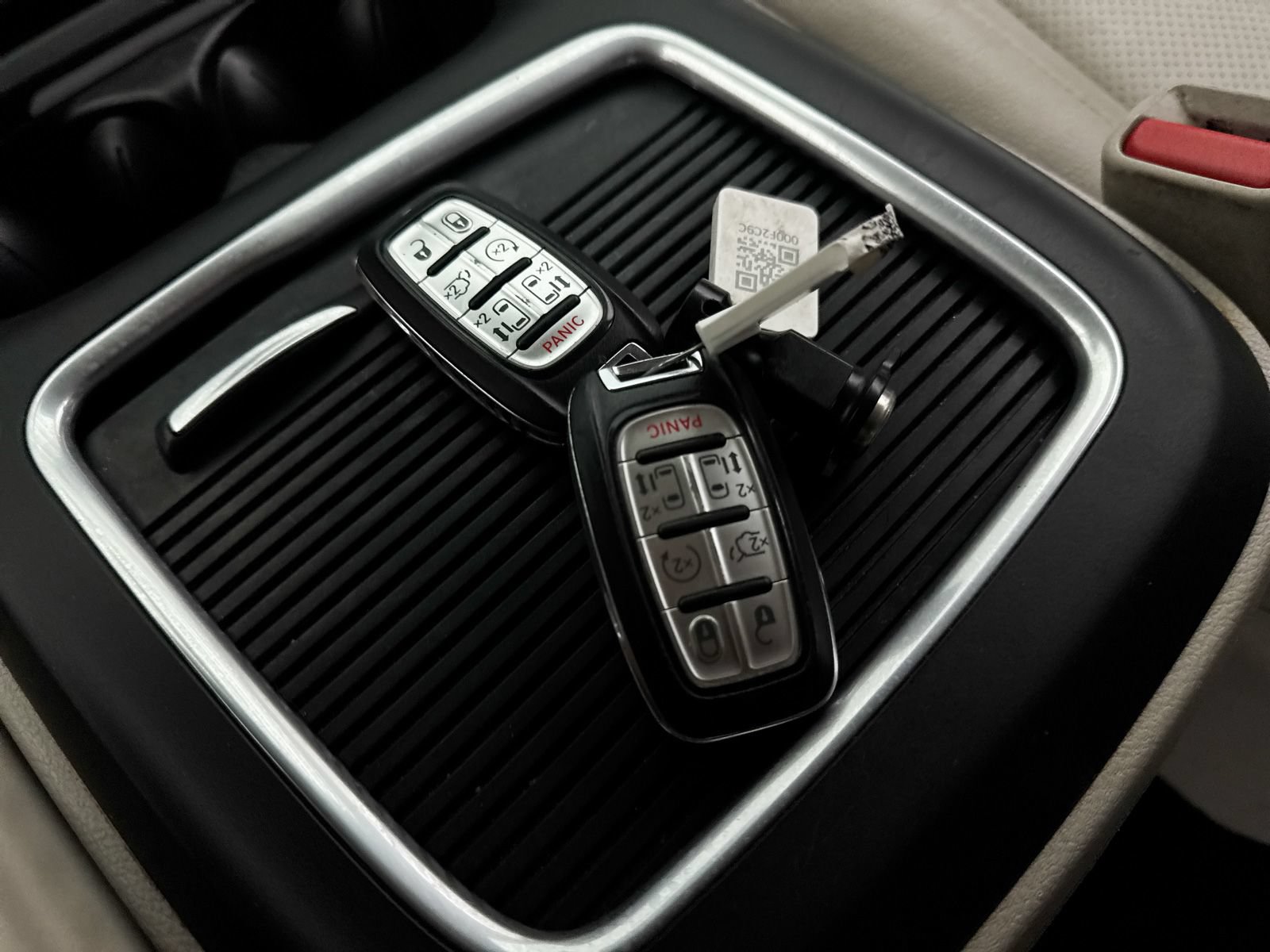 Used 2018 Chrysler Pacifica Touring-L Plus w/ Advanced Safetytec Group FWD image 38