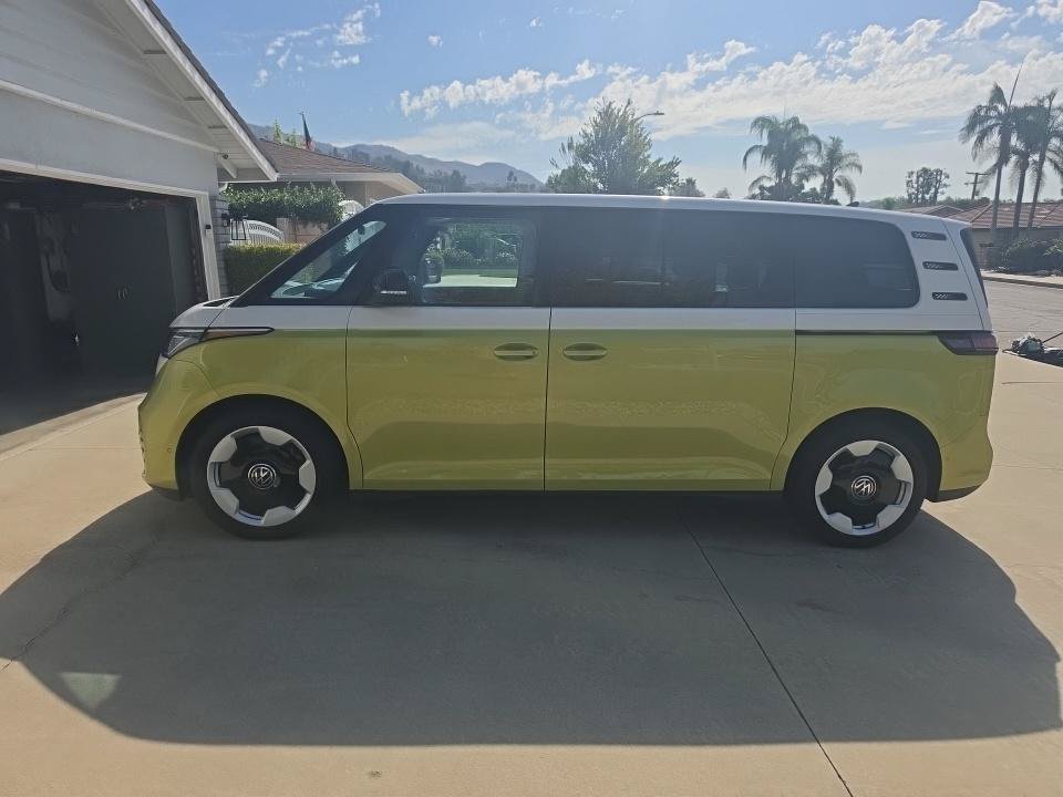 Certified 2025 Volkswagen ID. Buzz Pro S Plus AWD/4WD image 6