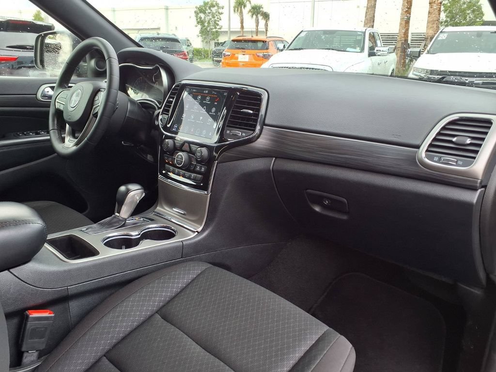 Used 2022 Jeep Grand Cherokee Laredo E RWD image 11