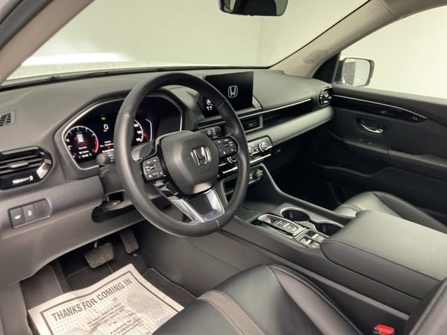 Used 2025 Honda Pilot Touring image 10
