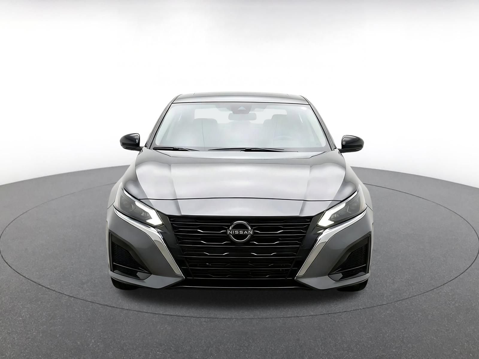 Used 2025 Nissan Altima 2.5 SV FWD image 2