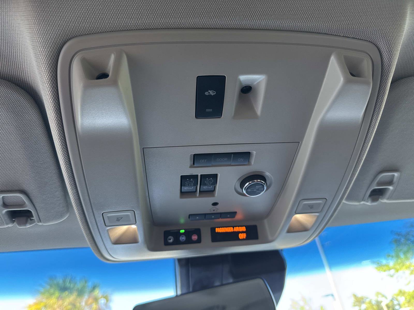 Used 2019 Cadillac Escalade Premium Luxury image 30