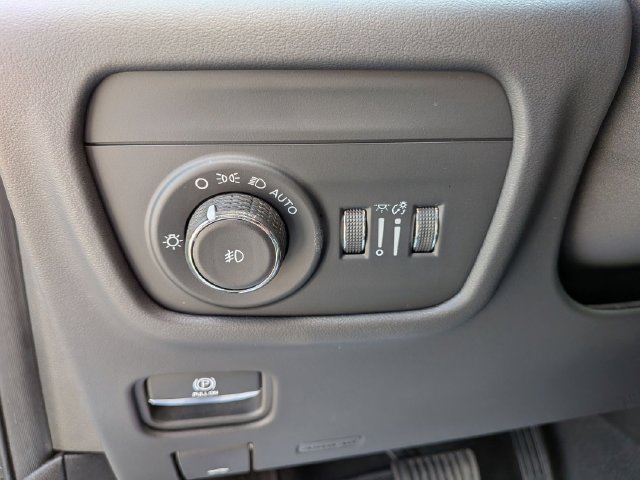 Used 2023 Jeep Grand Cherokee Summit AWD/4WD image 16