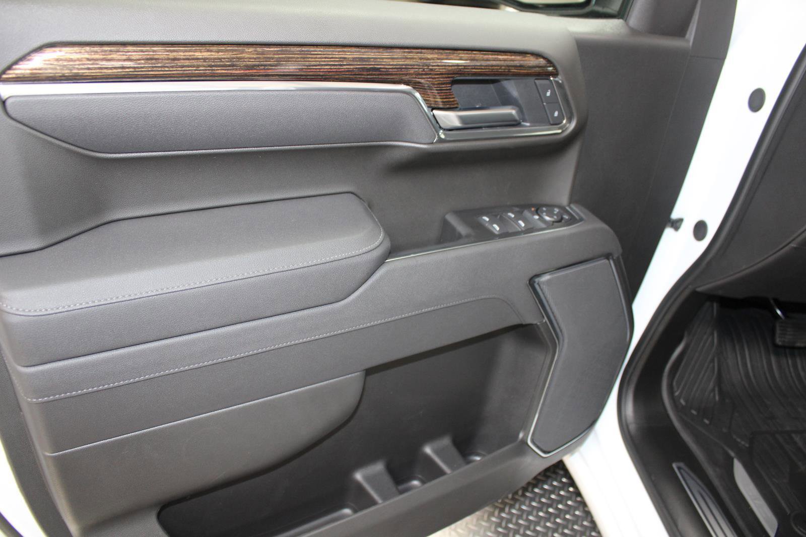 New 2025 GMC Sierra 1500 Elevation image 32