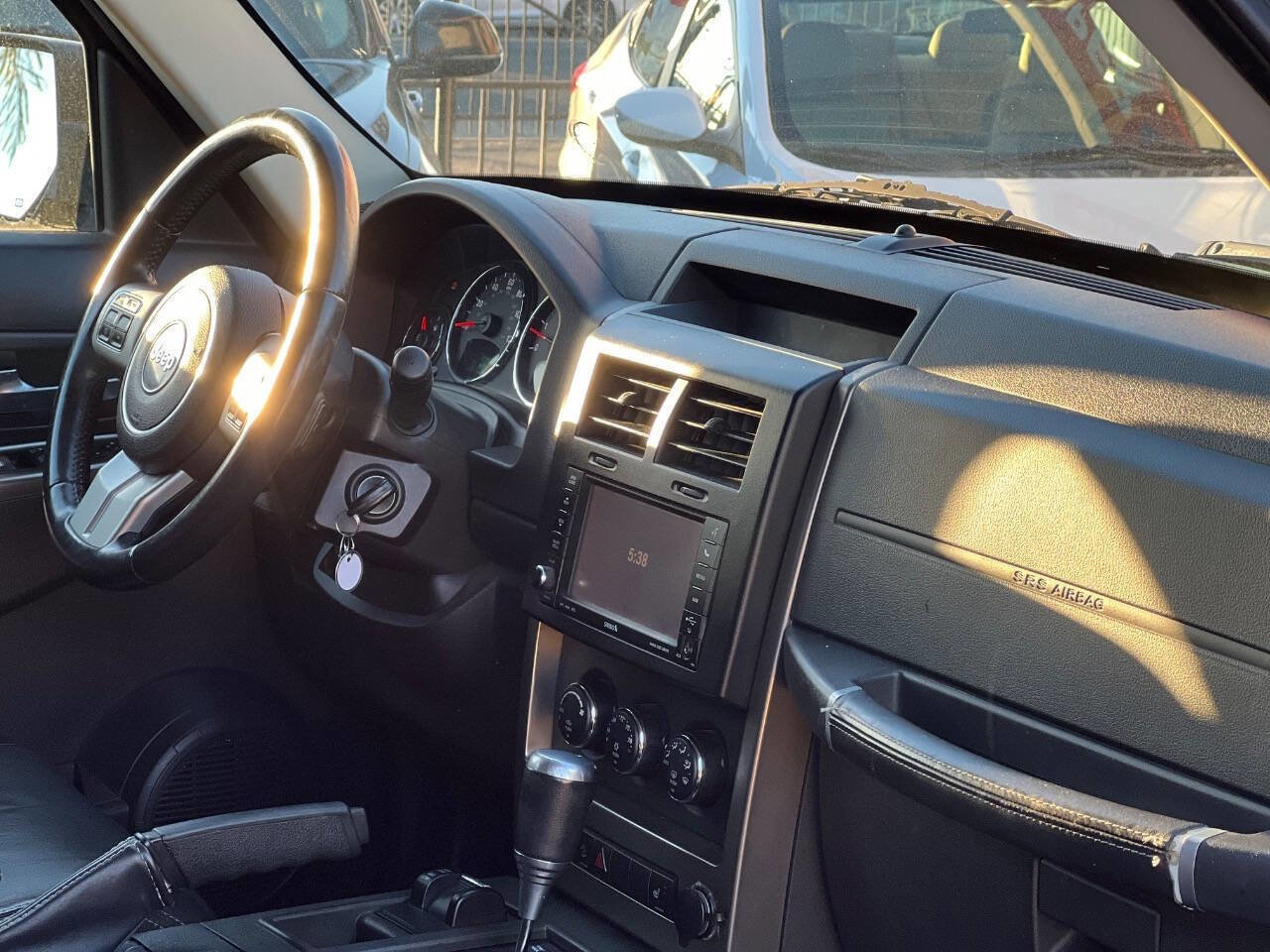 Used 2011 Jeep Liberty Renegade w/ Navigation Convenience Group image 14