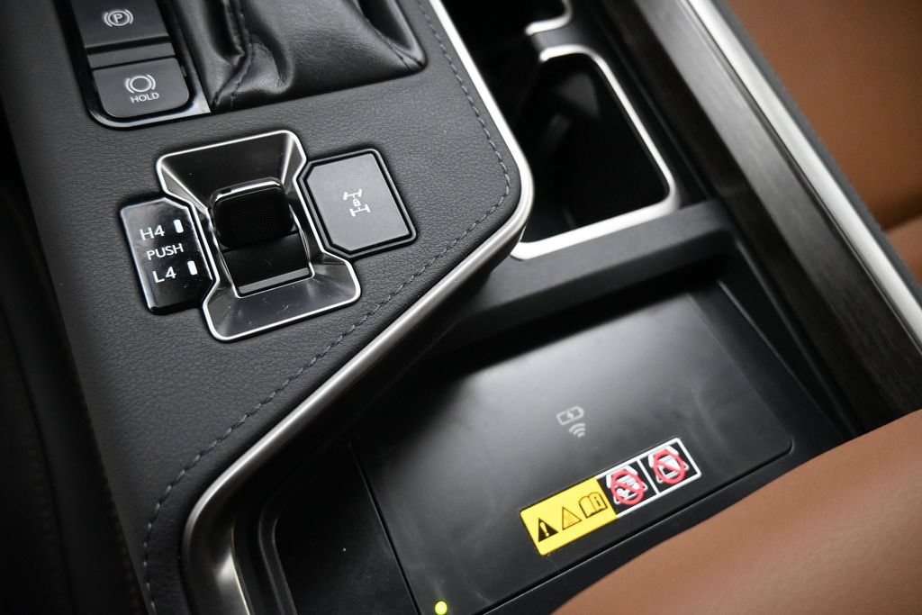 Used 2024 Lexus GX 550 w/ Accessory Package (2T) AWD/4WD image 16