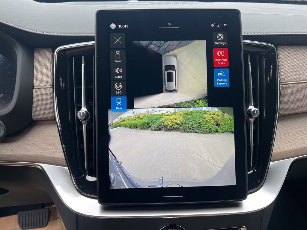 New 2026 Volvo XC90 B6 Plus w/ Protection Package Premier image 23