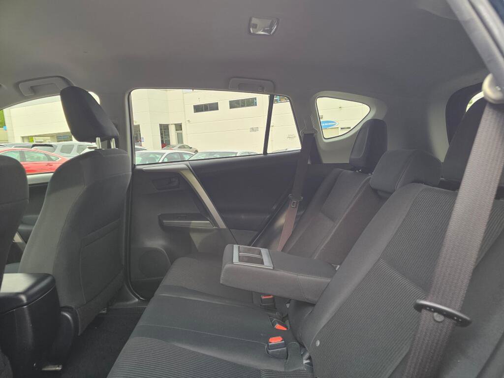 Used 2018 Toyota RAV4 LE w/ All Weather Liner Package AWD/4WD image 19