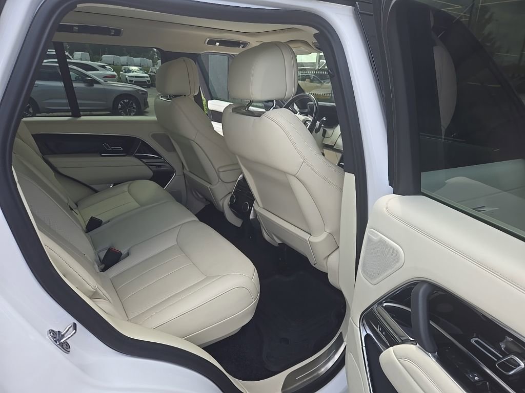 Certified 2025 Land Rover Range Rover SE AWD/4WD image 19