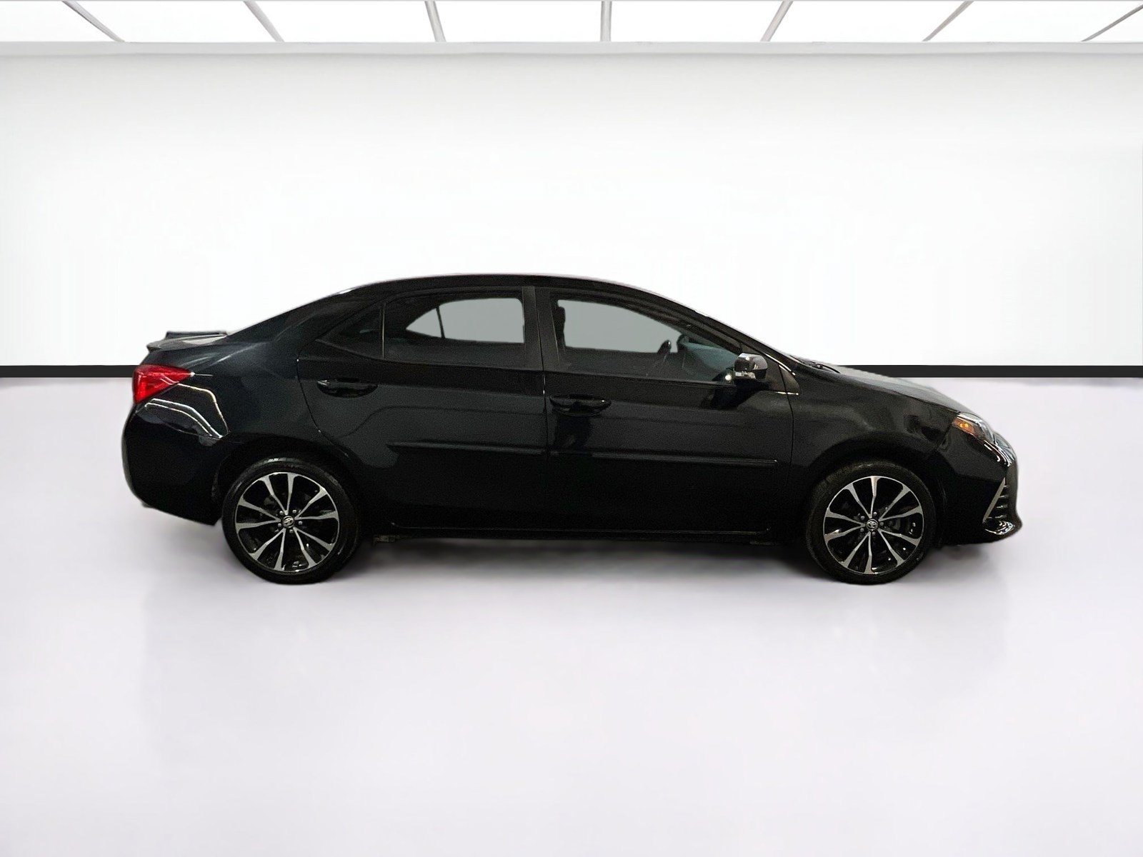Used 2018 Toyota Corolla SE FWD image 21