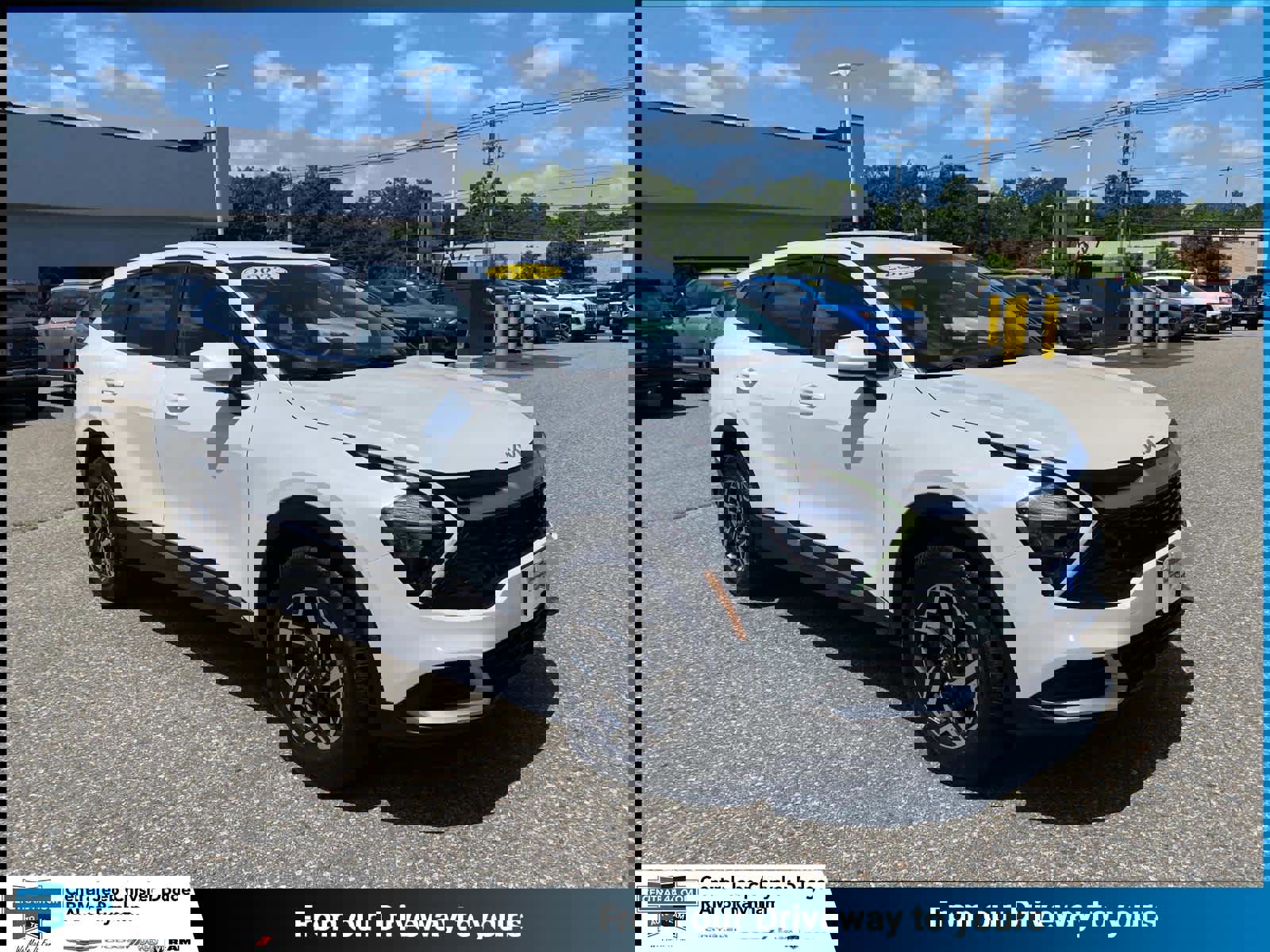 Used 2023 Kia Sportage LX image 1