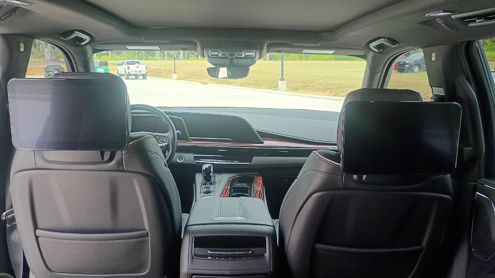 Used 2024 Cadillac Escalade Premium Luxury AWD/4WD image 18