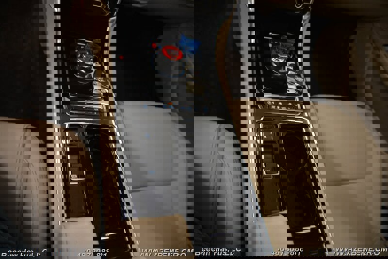 Used 2020 Jaguar XF Premium image 31