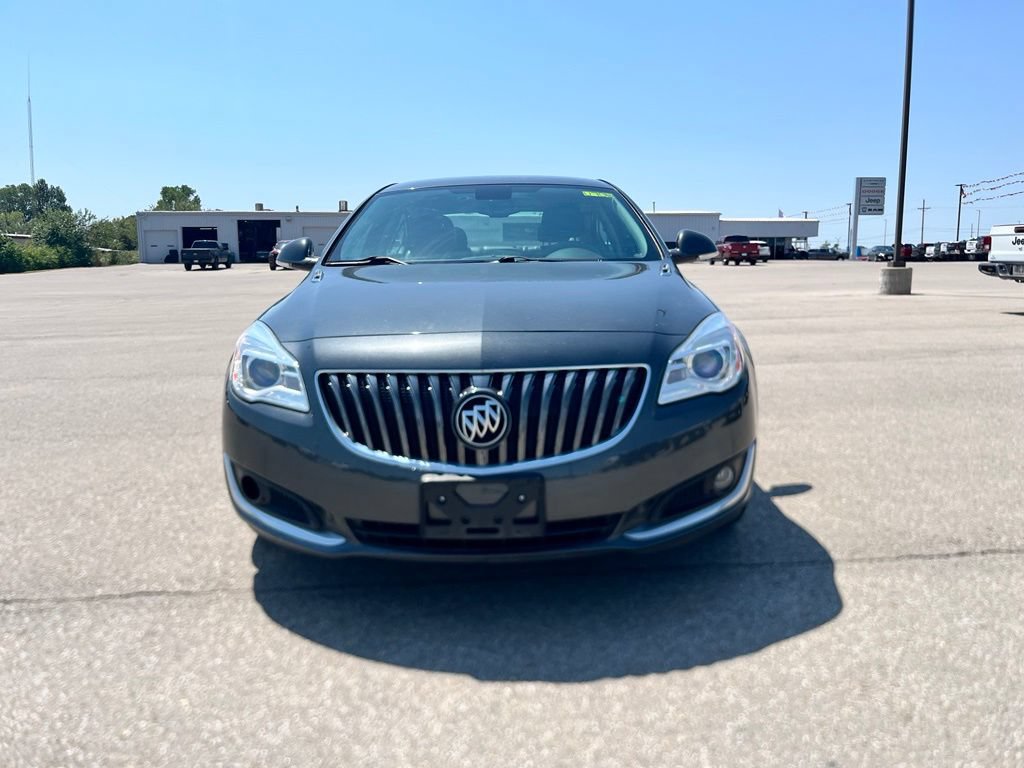 Used 2017 Buick Regal Sport Touring FWD image 2