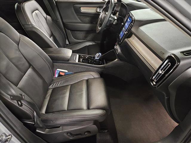 Used 2023 Volvo XC40 B5 Plus w/ Protection Package Premier image 22