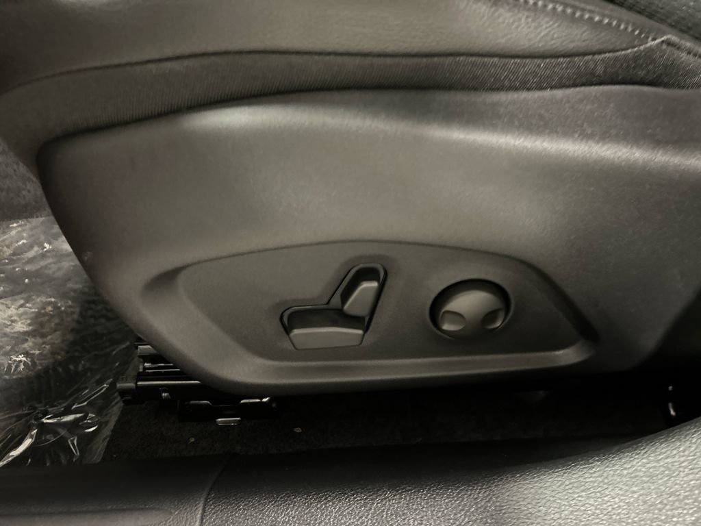 New 2026 Jeep Compass Latitude image 17