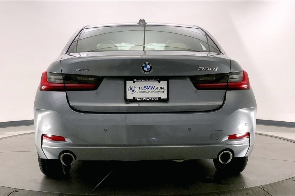 Used 2023 BMW 330i xDrive Sedan w/ Premium Package AWD/4WD image 3