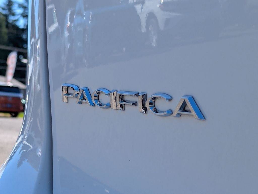 Used 2023 Chrysler Pacifica Touring-L FWD image 36