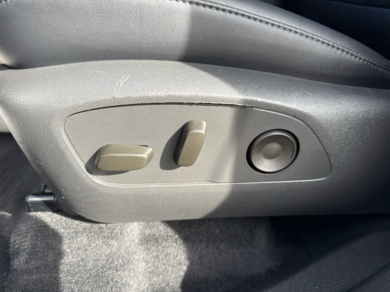 Certified 2025 GMC Acadia Elevation w/ Elevation Premium Package FWD image 12
