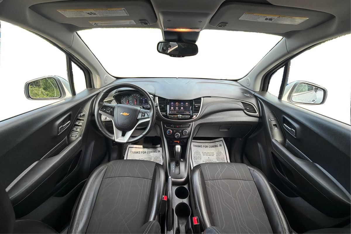 Used 2020 Chevrolet Trax LT w/ LT Convenience Package FWD image 27