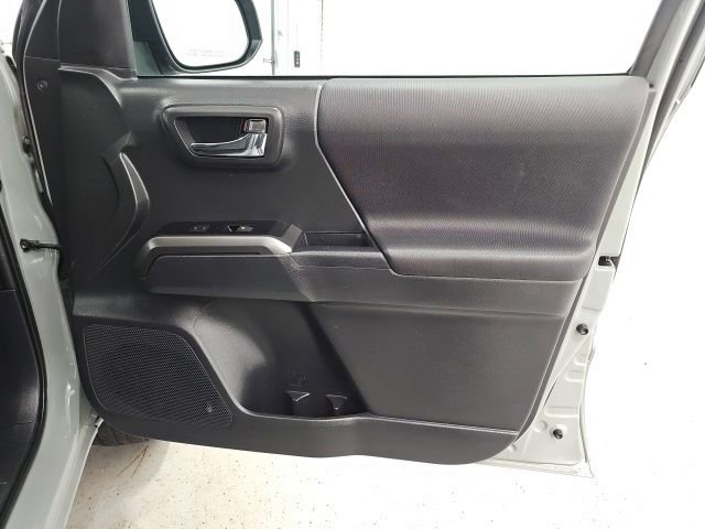 Used 2023 Toyota Tacoma TRD Off-Road image 33