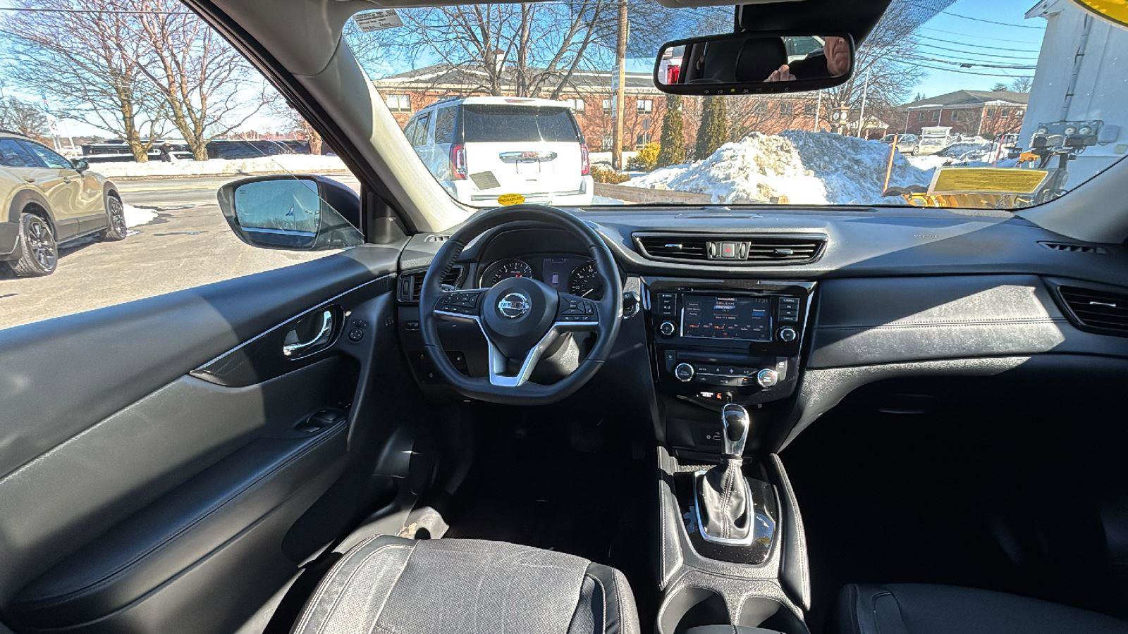 Used 2018 Nissan Rogue SL w/ Premium Package image 24