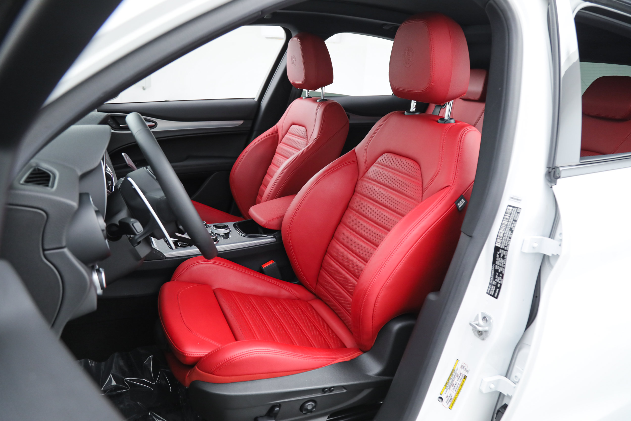 New 2025 Alfa Romeo Stelvio Sprint w/ Veloce Package AWD/4WD image 17