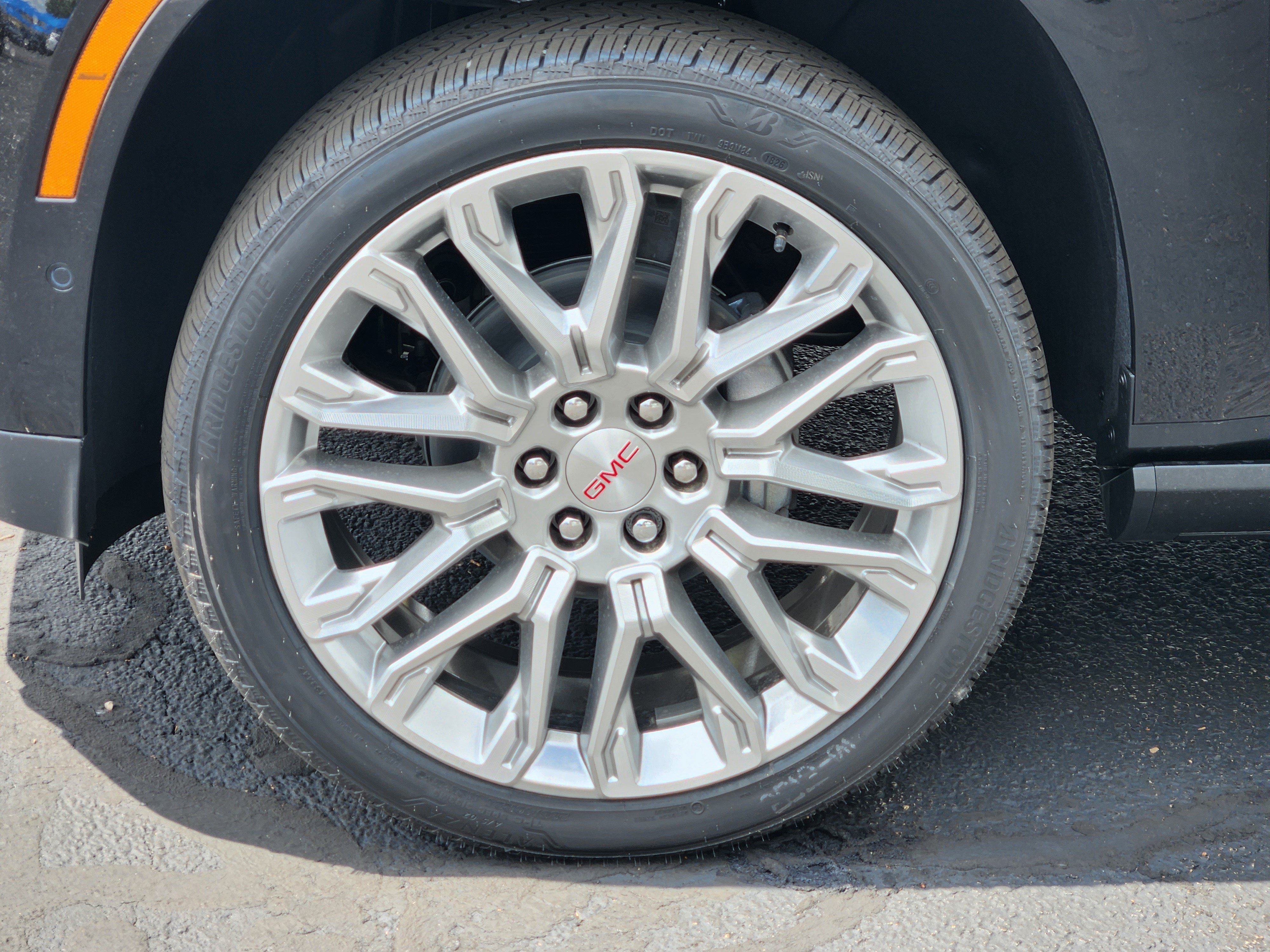 New 2026 GMC Yukon Denali w/ Denali Reserve Package AWD/4WD image 8