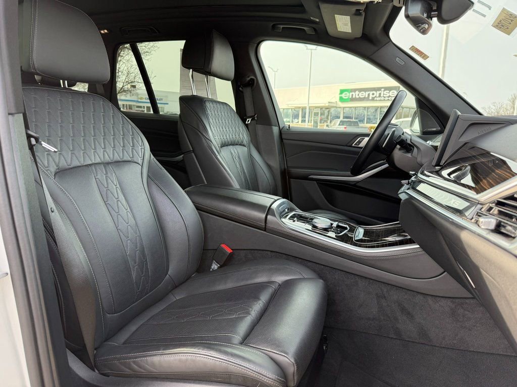 Used 2025 BMW X5 xDrive50e image 13