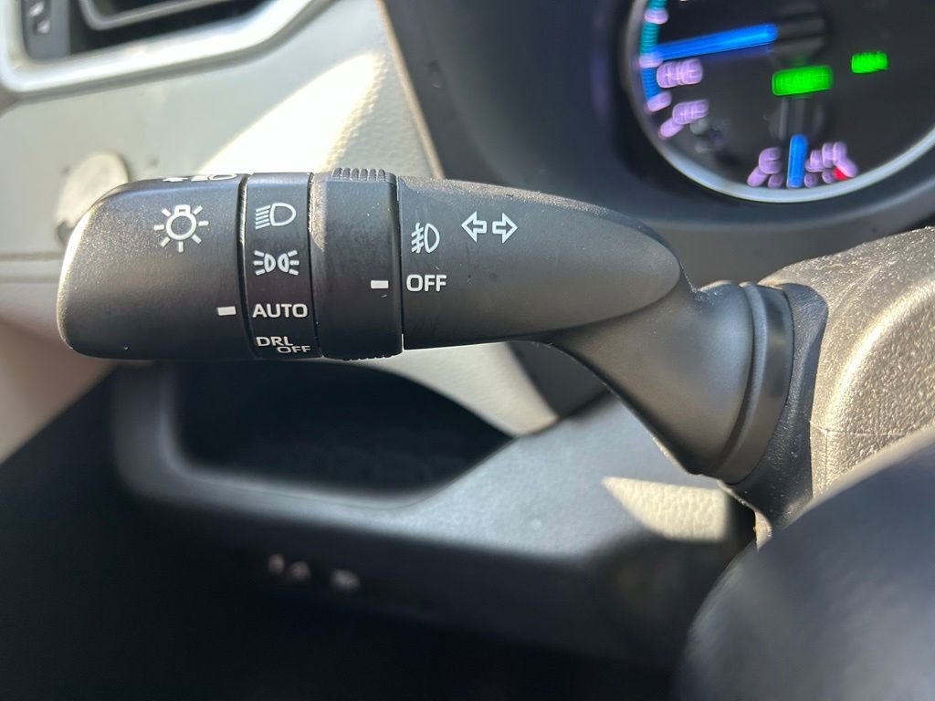 Used 2021 Toyota RAV4 XLE AWD/4WD image 22