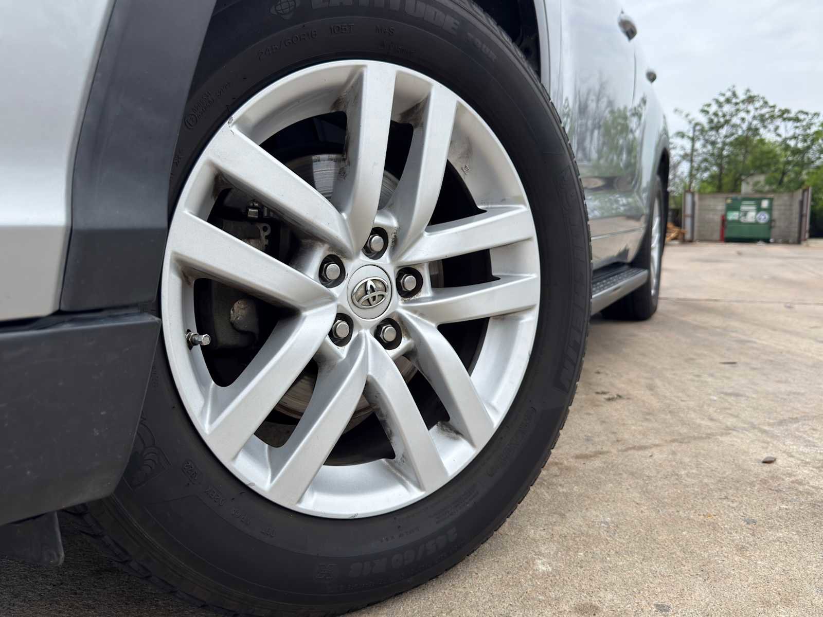 Used 2015 Toyota Highlander LE FWD image 3