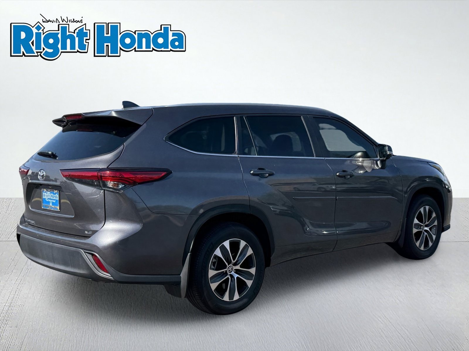 Used 2023 Toyota Highlander XLE FWD image 8