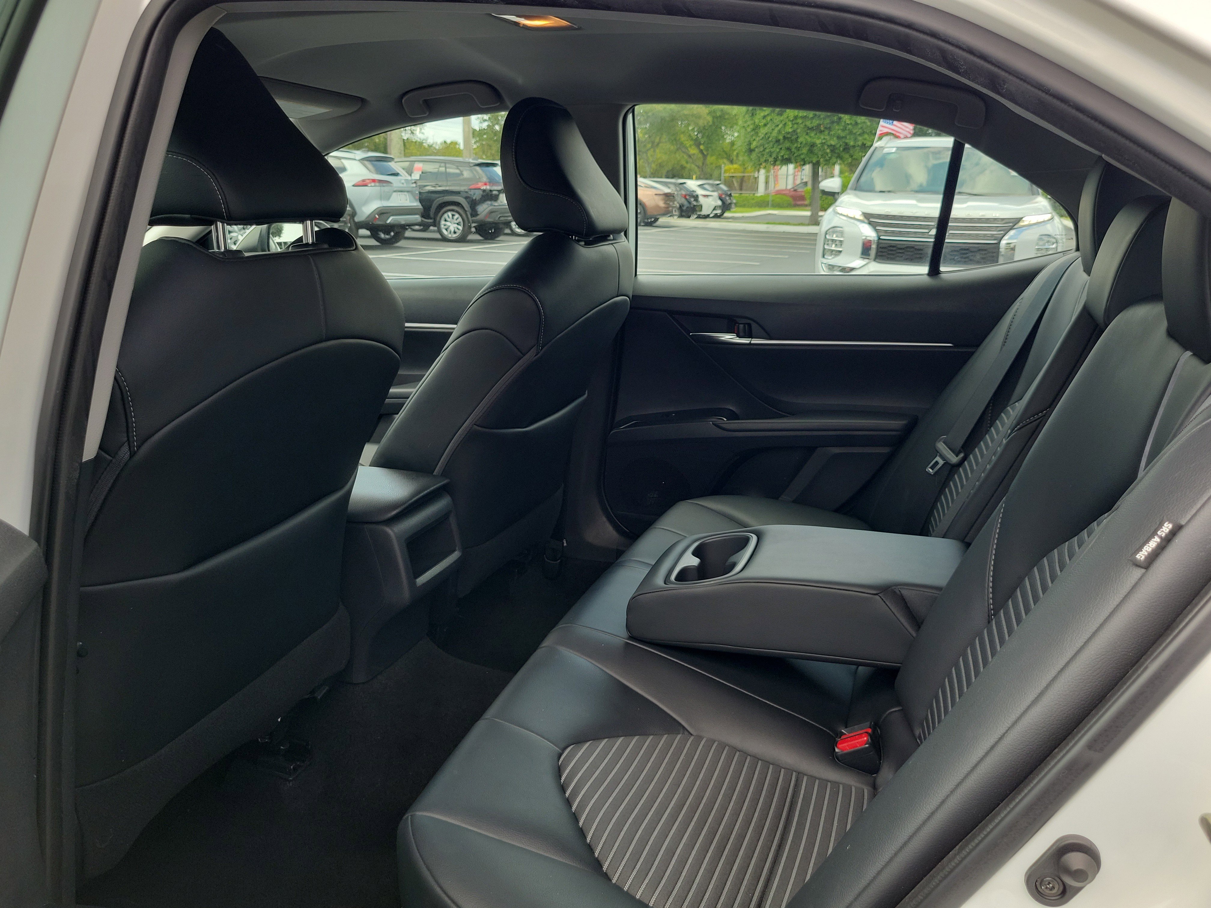Used 2020 Toyota Camry SE FWD image 18
