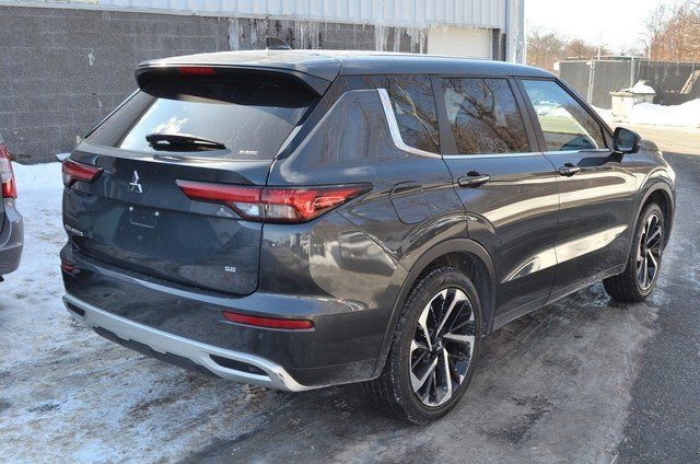 Used 2024 Mitsubishi Outlander SE image 8