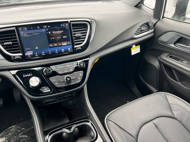 New 2026 Chrysler Pacifica Limited w/ Uconnect Theater Family Group image 36