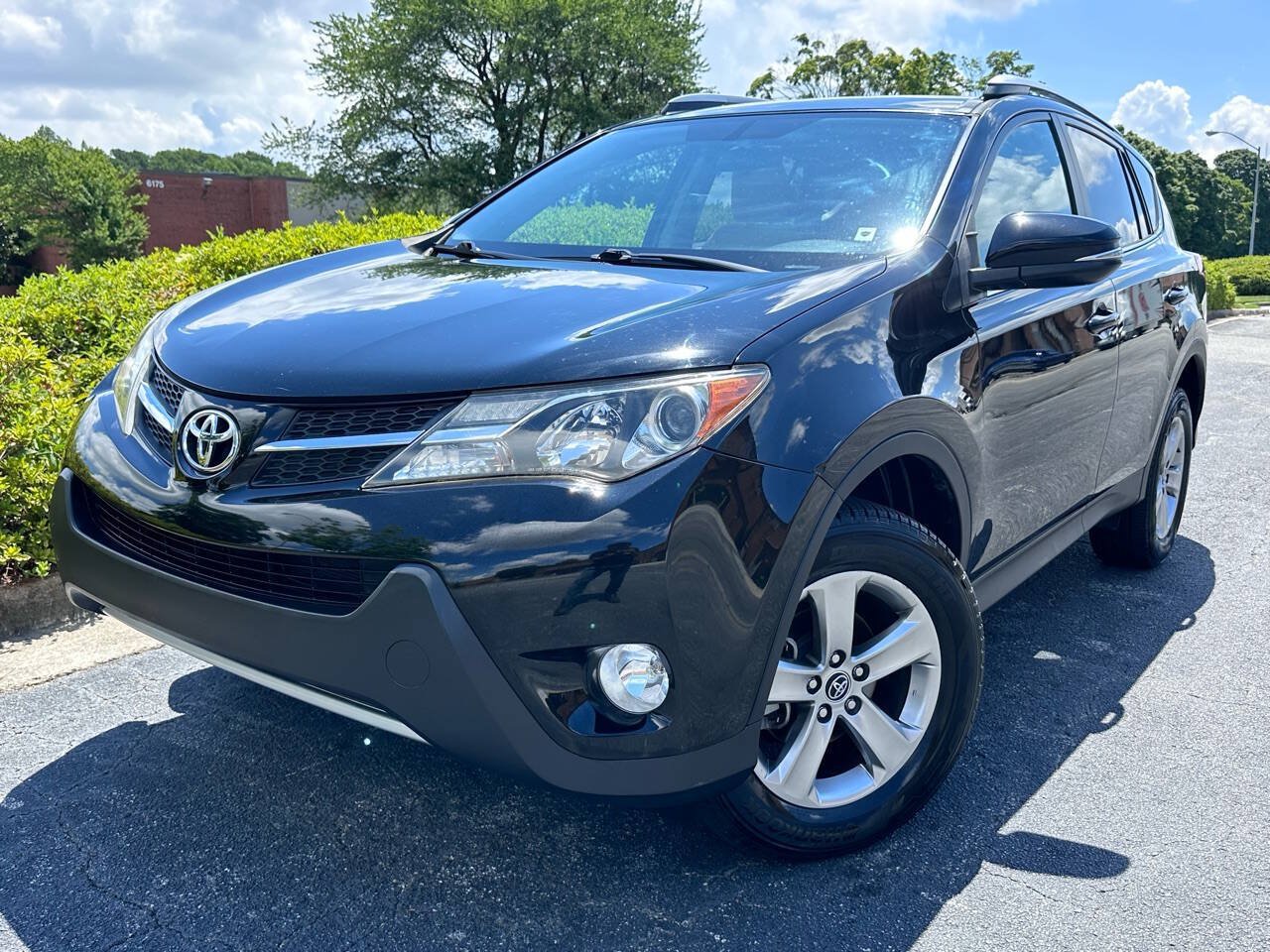 Used 2015 Toyota RAV4 XLE FWD image 1