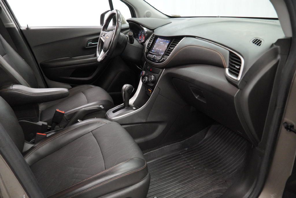 Used 2021 Chevrolet Trax LT w/ Driver Confidence Package AWD/4WD image 40