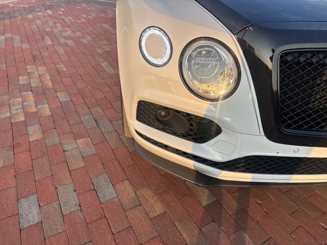Used 2019 Bentley Bentayga AWD/4WD image 21